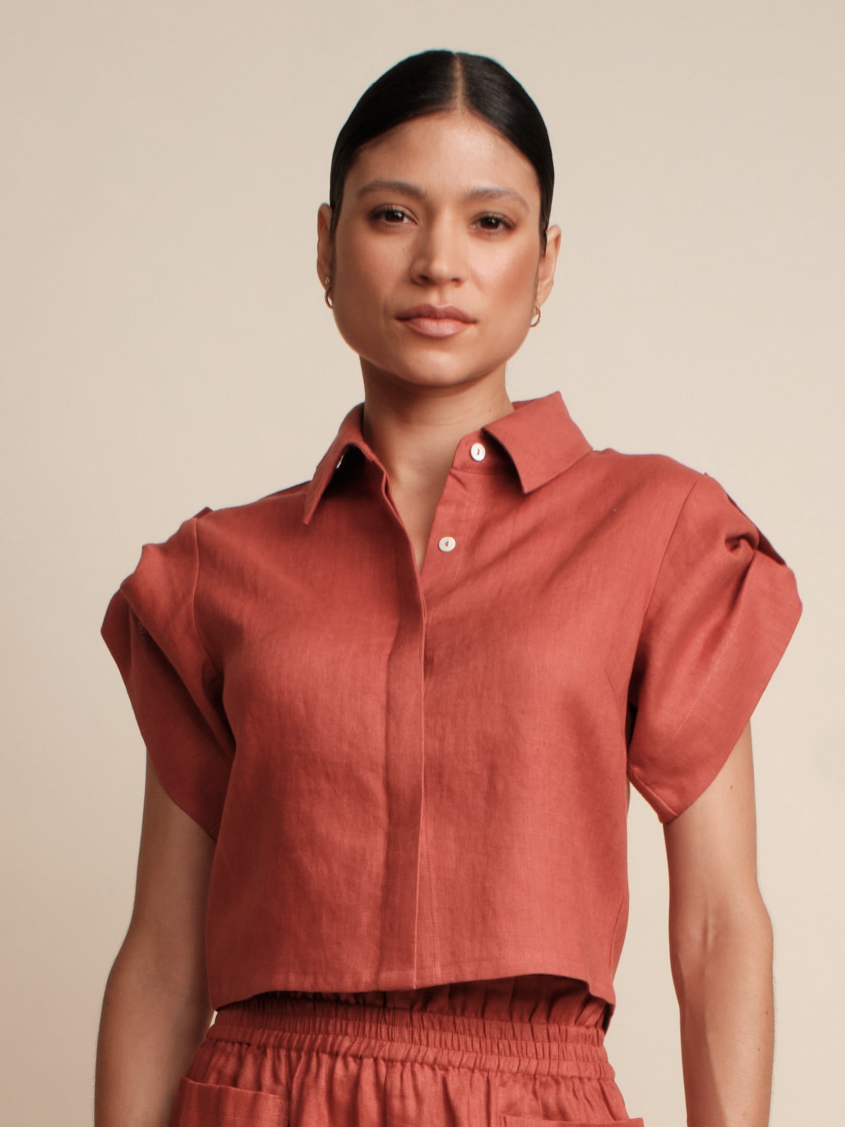 LEONORA IN LINEN