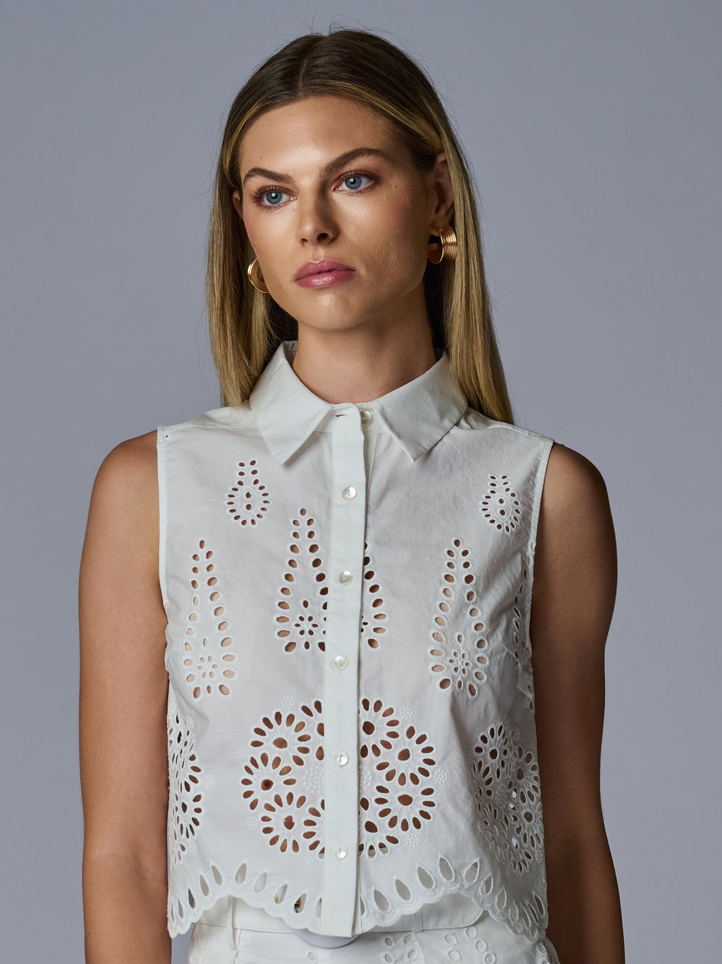 KATJA TOP IN EYELET
